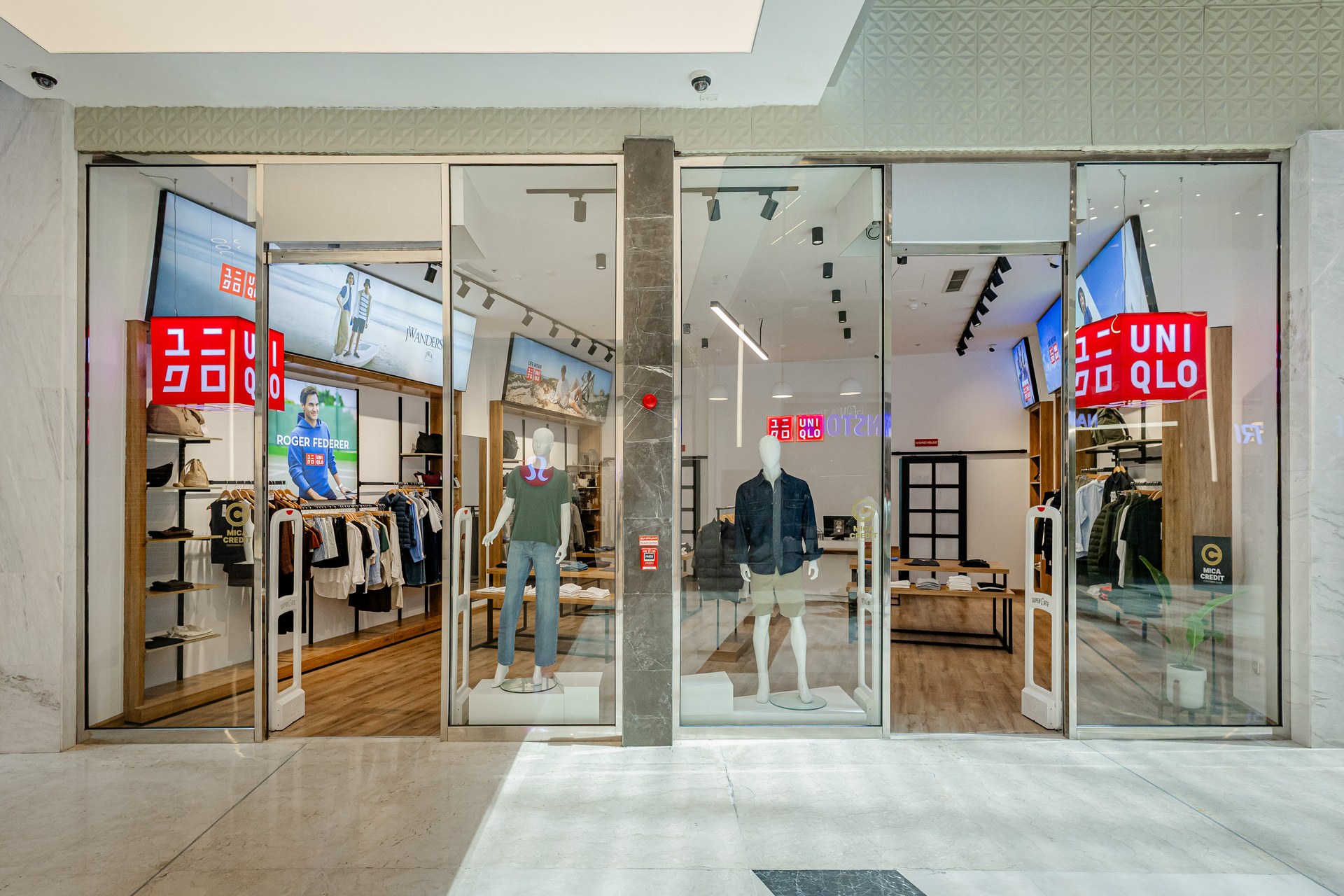 یونیک لو (UNIQLO)